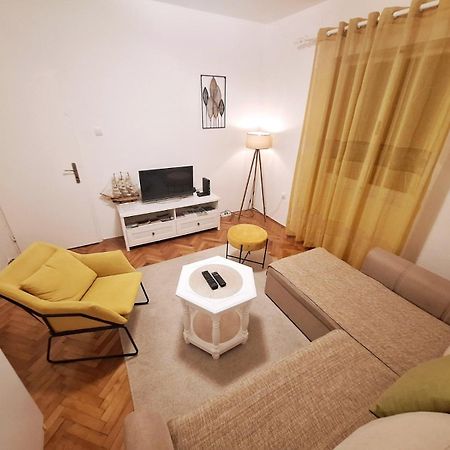 Red House Apartment โกตอร์ ภายนอก รูปภาพ