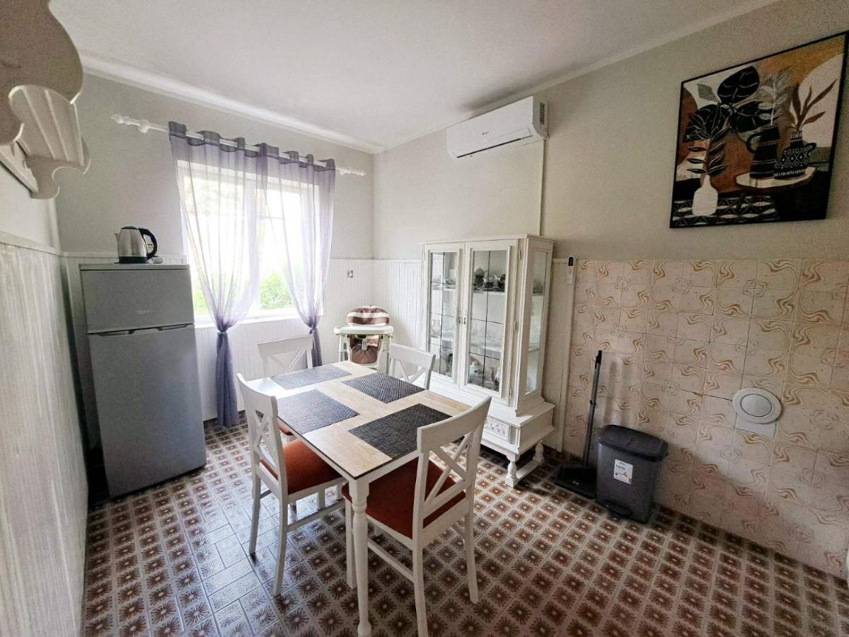 Red House Apartment โกตอร์ ภายนอก รูปภาพ
