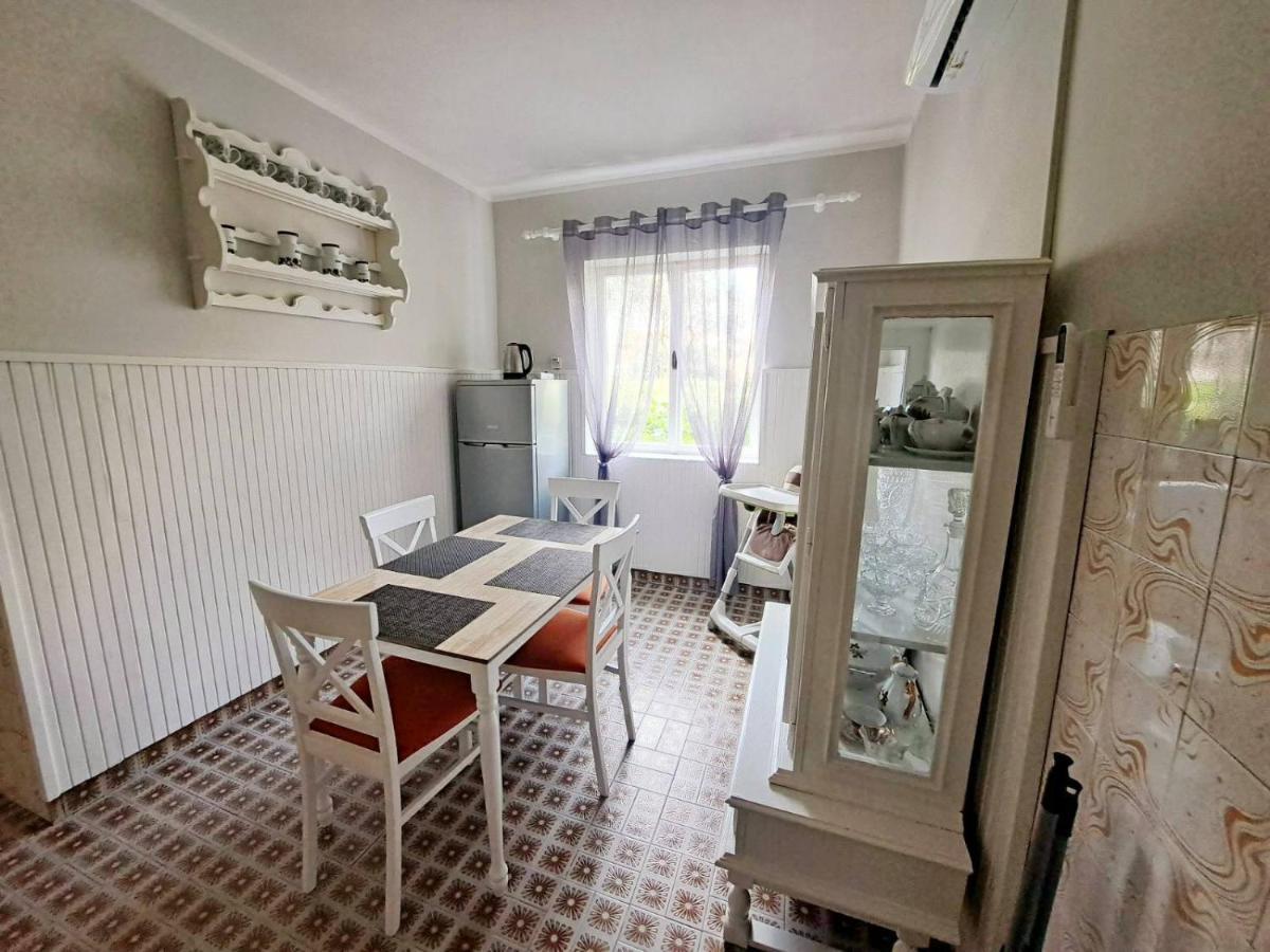 Red House Apartment โกตอร์ ภายนอก รูปภาพ