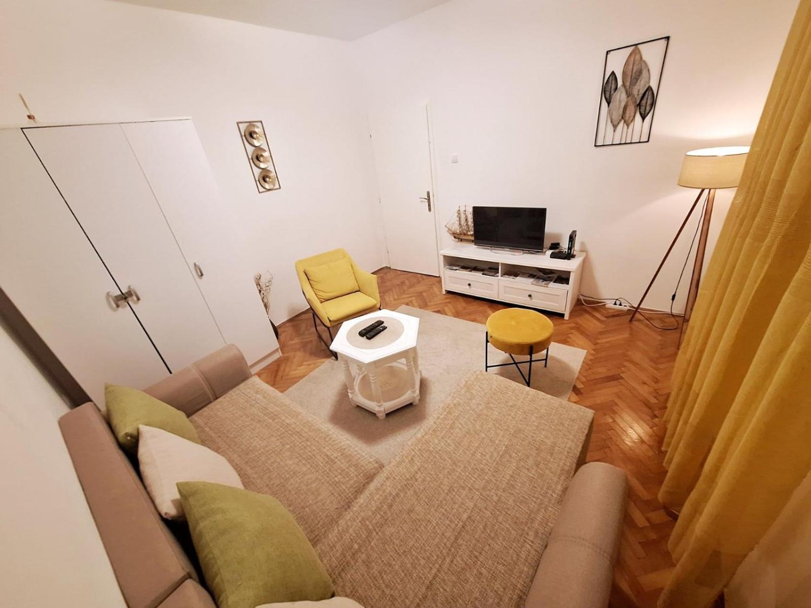 Red House Apartment โกตอร์ ภายนอก รูปภาพ