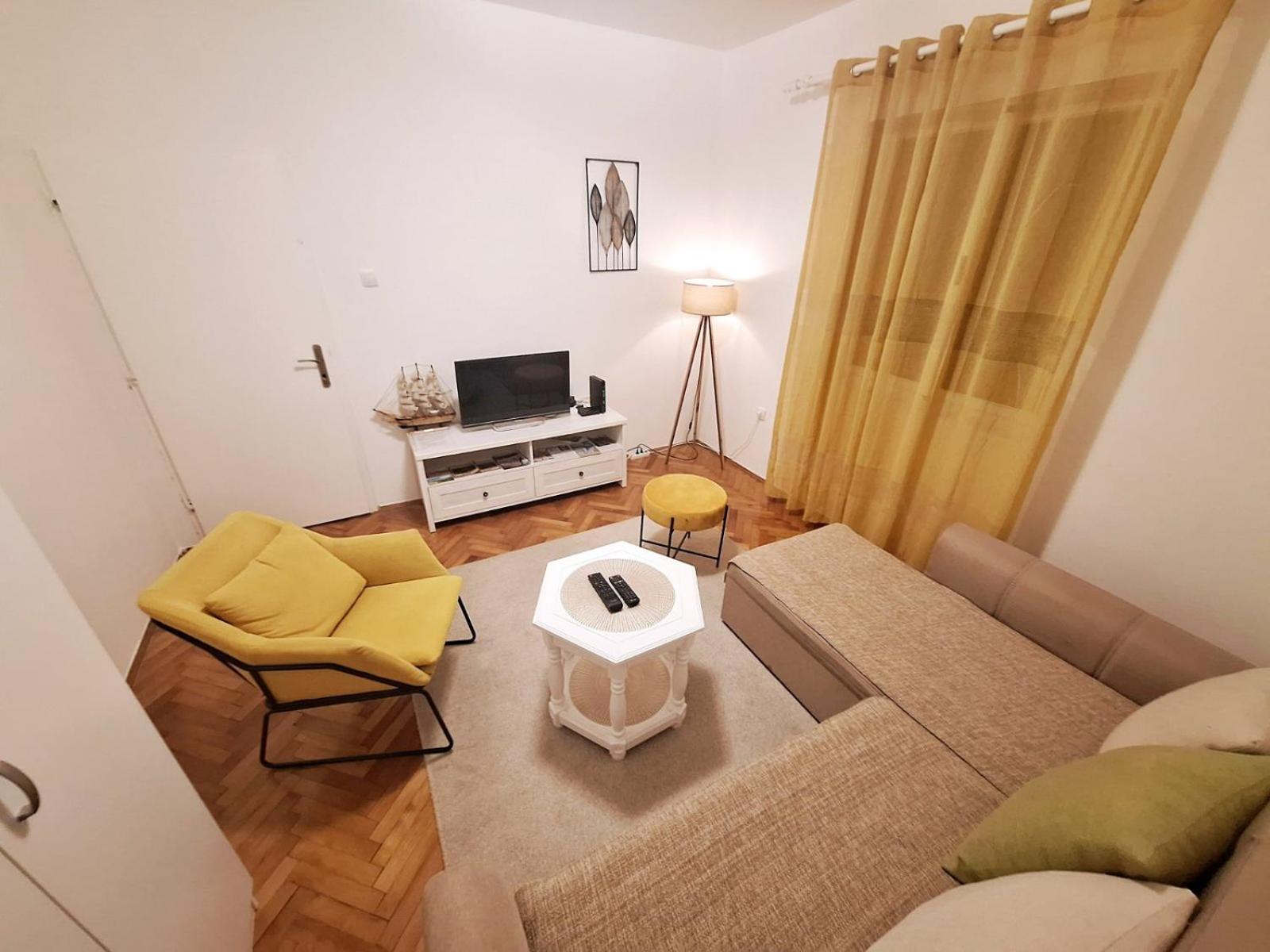 Red House Apartment โกตอร์ ภายนอก รูปภาพ