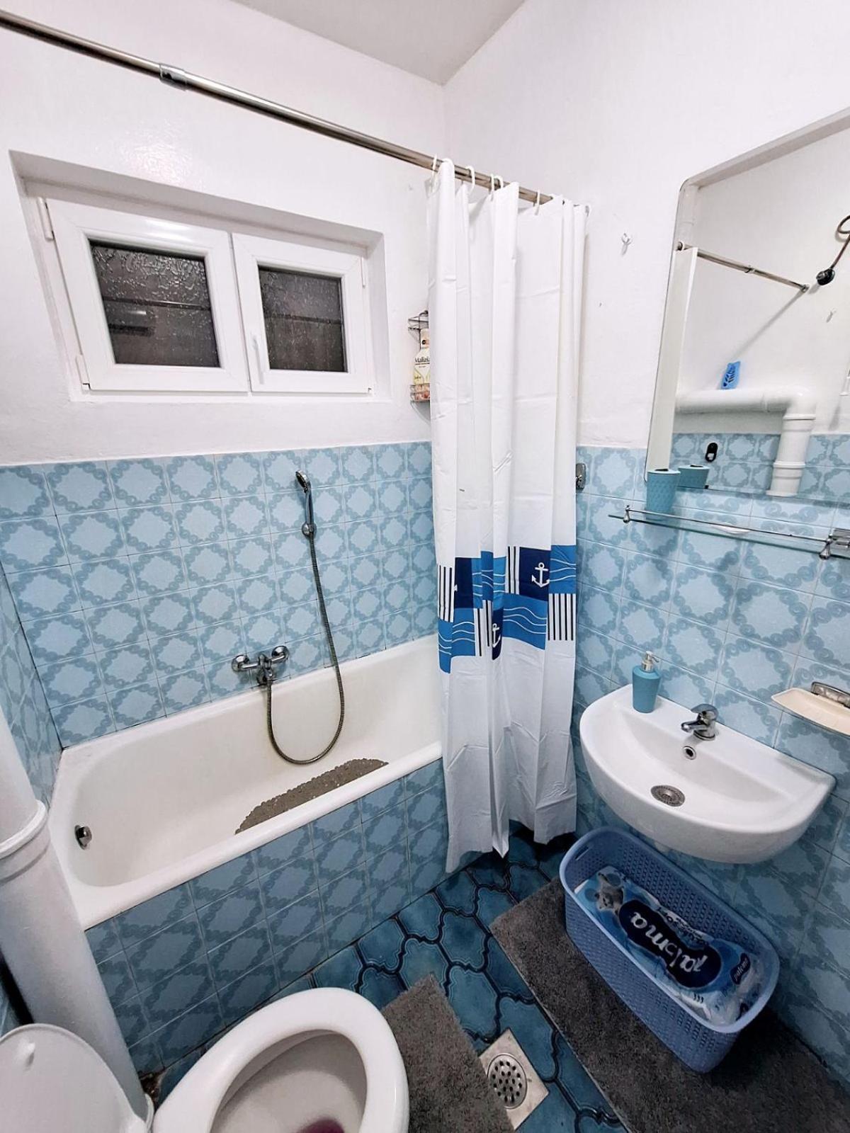 Red House Apartment โกตอร์ ภายนอก รูปภาพ